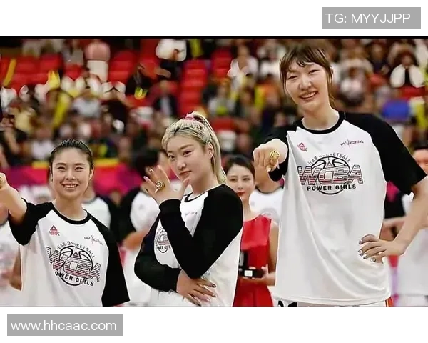 李梦晒合照庆祝四川女篮夺冠激励队友共创全国锦标赛四连冠辉煌